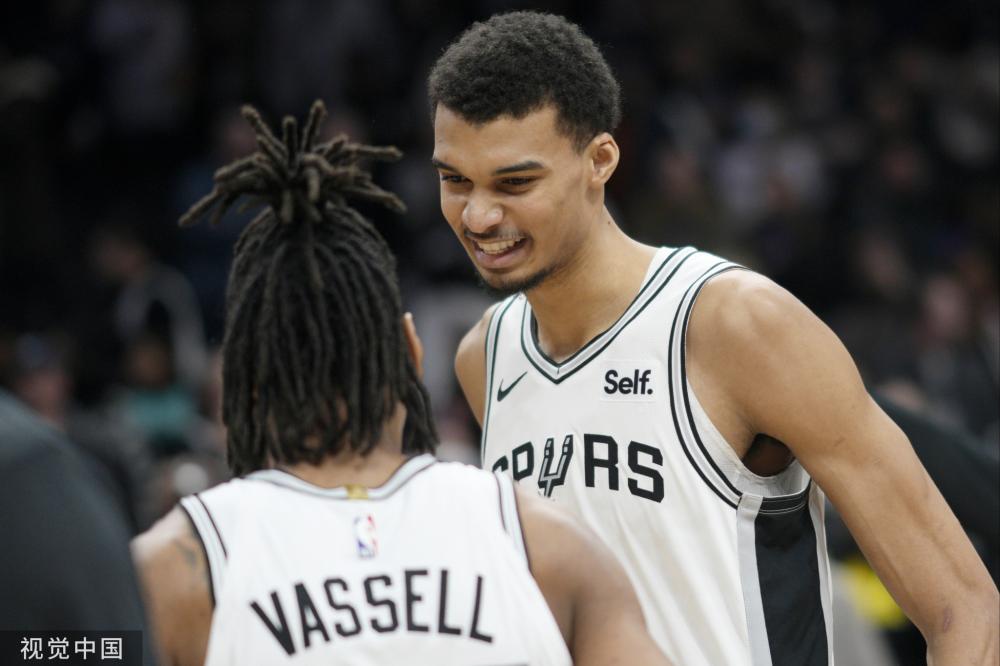 哈兰德头球 哈兰德头球