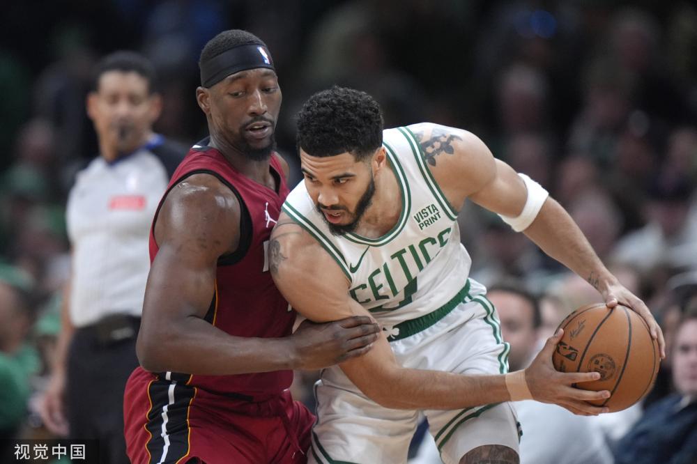 她用自己的 她用自己的